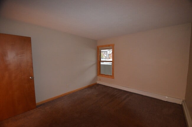 Building Photo - Updated Apartment!  Parking for 2 Cars! HEAT Included!