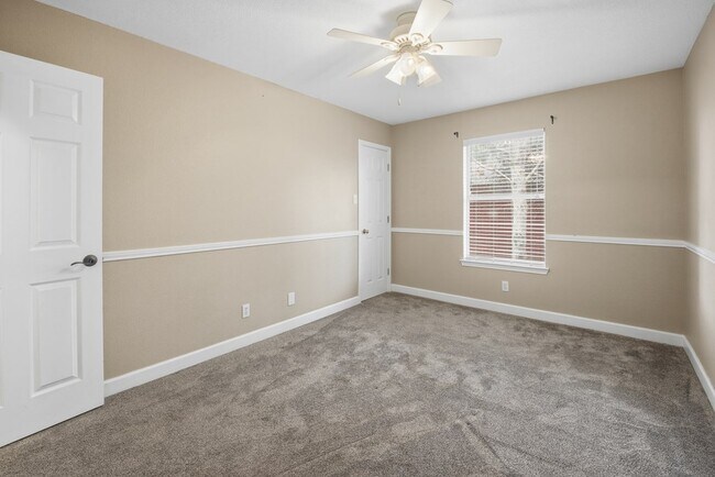 Building Photo - 37 Pinon Ct