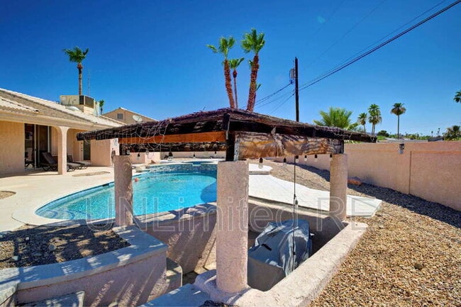 Building Photo - 304 Acoma Blvd S