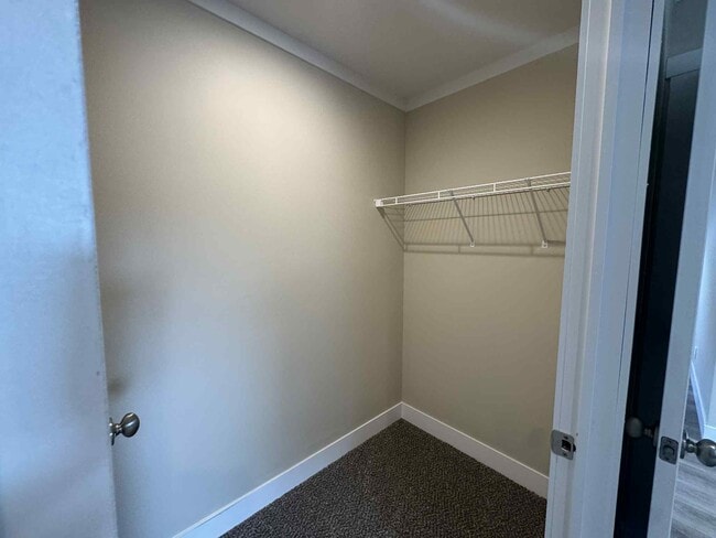 Building Photo - 48571 Lakeview Cir