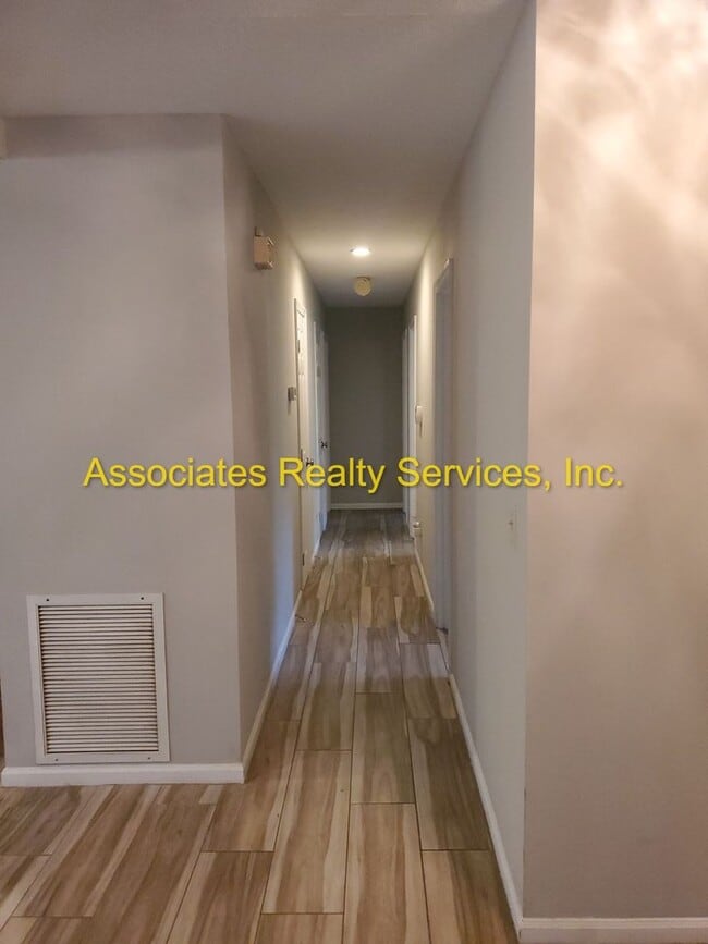 Building Photo - Three bedroom, two bath - 1720 Sq. ft., Acre lot