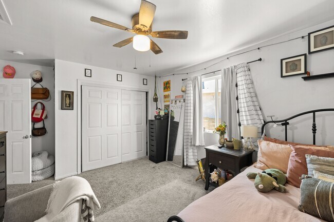 Building Photo - 5004 La Dorna St