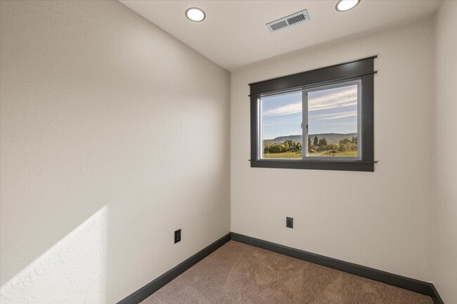 Building Photo - 2477 Coker Butte Rd