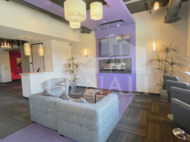 Building Photo - 535 W Thomas Rd