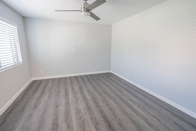 Building Photo - Fully Remodeled 2 Bedroom Condo for Rent in Valencia!