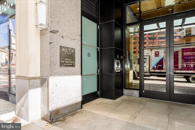 Building Photo - 1133 14th St NW