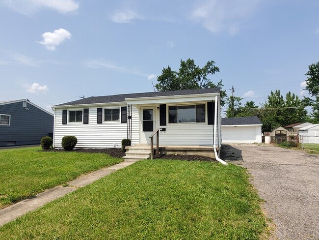 Building Photo - 3760 Ardath Rd