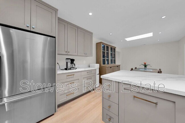 Building Photo - 627 N Silverado Dr