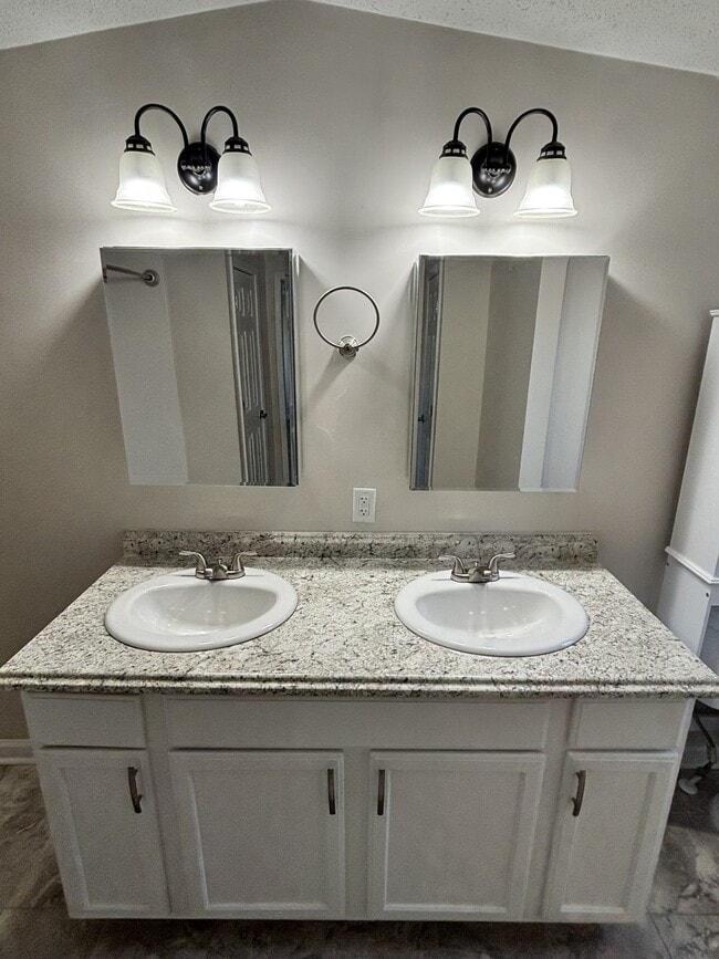 Building Photo - 828 Woodall Dairy Rd