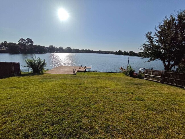Building Photo - Stunning lake views directly from the backyard