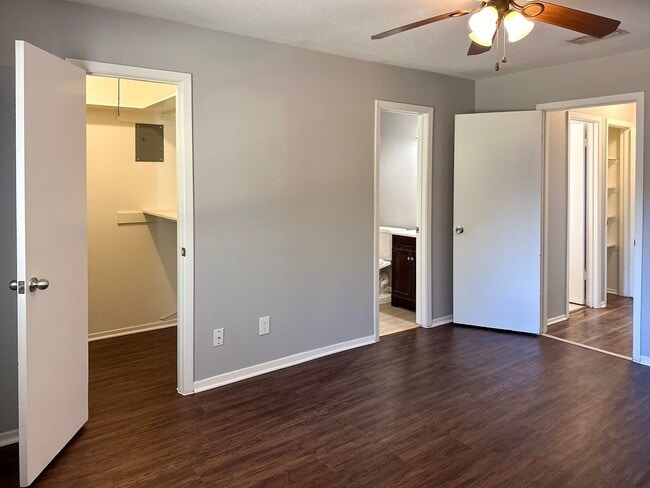 Building Photo - 3 Bedroom / 2 Bath / 2 Car Garage in Quiet...