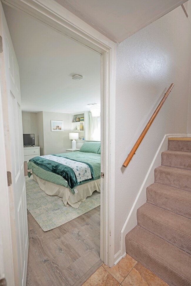 Building Photo - 413 SE Lana Ct