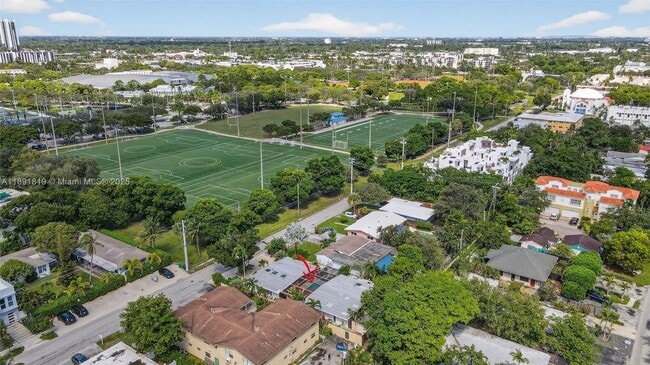 Building Photo - 630 NE 14th Ave