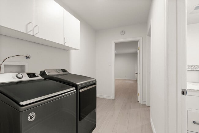 Building Photo - Newly Remodeled Huge Open Concept 4 Bed / ...
