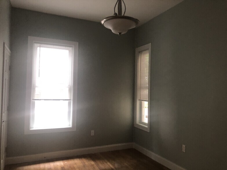 Building Photo - 7 Ashford St