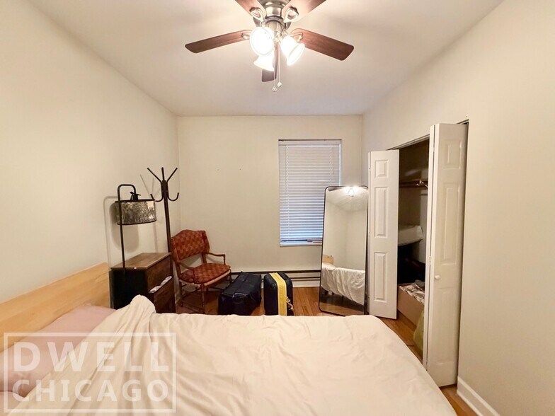 Building Photo - 732 W Roscoe St