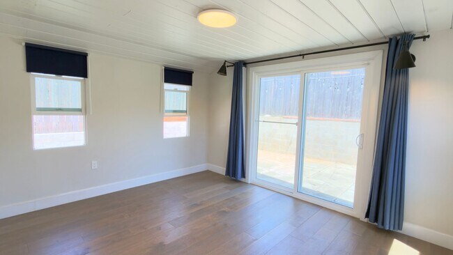 Building Photo - Newly Remodeled 3 bedroom home with AC