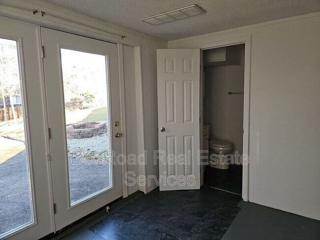 Building Photo - 1750 N Staunton Dr