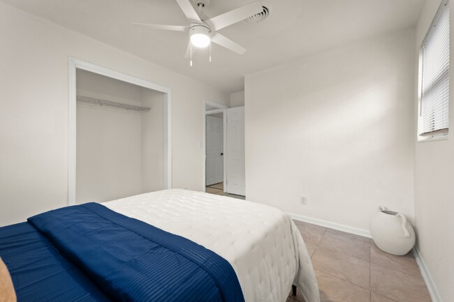 Building Photo - 6750 Snow White Dr