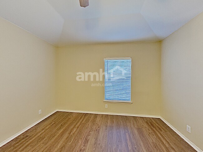 Building Photo - 1027 Canadian Goose