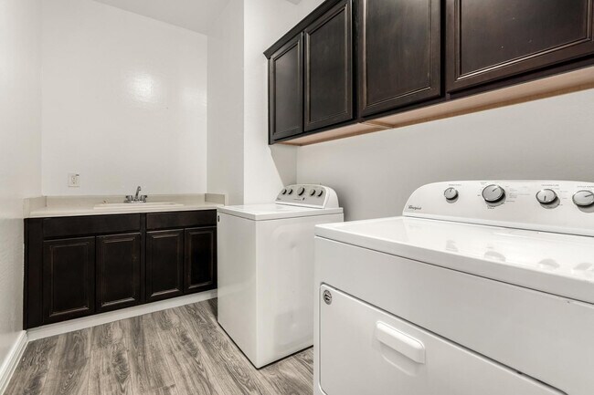 Building Photo - 1035 Carlsbad Dr