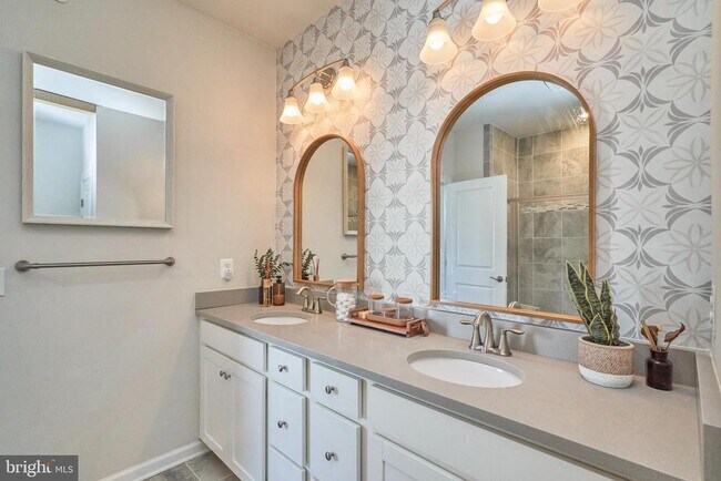 Building Photo - 45116 Kincora Dr