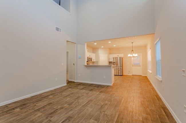 Building Photo - Beautiful 3 Bed / 2.5 Bath Home with High ...