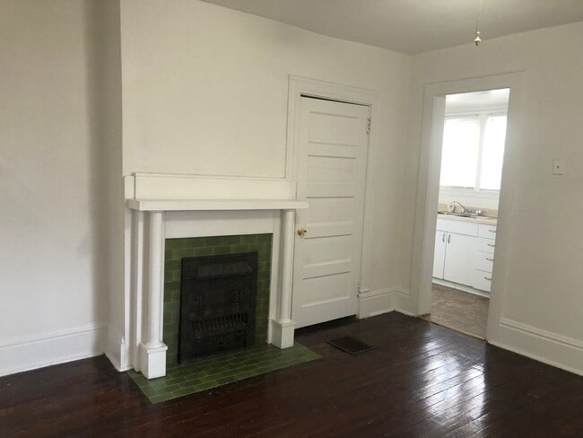 Building Photo - 509 Forest Ave