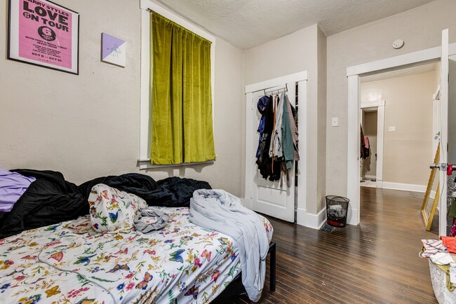 Building Photo - 406 Kingsboro St