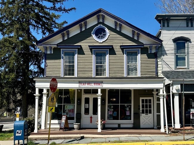 Building Photo - 27 Center St