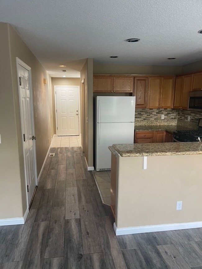 Building Photo - Beautiful 3 bed 2.5 home in Oak Hills! Was...