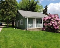 Building Photo - 4-5 bedroom home located on Oakland Ave, o...