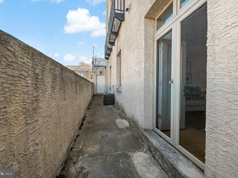 Building Photo - 655 N 16th St