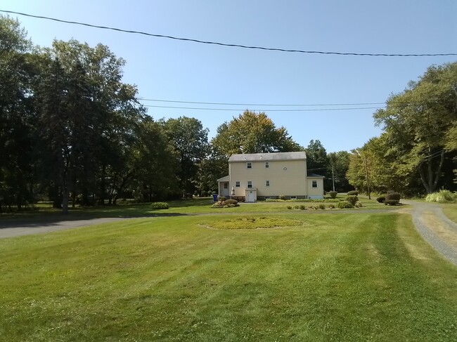 2nd floor spotless apartment - 1130 Blue Hills Ave