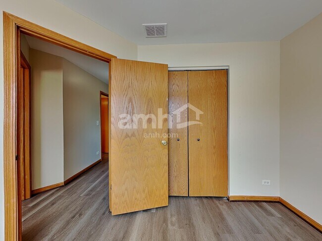 Building Photo - 1217 Violet Ln