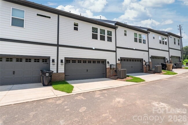 Building Photo - 302 Silver Fleet Dr
