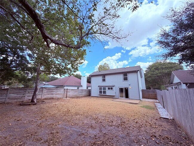 Building Photo - 1605 Parkwood Dr