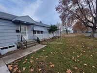 Building Photo - 400/402 Barth Ave