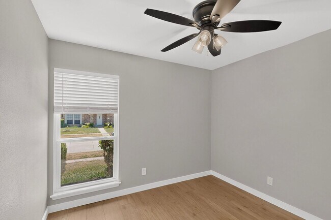 Building Photo - 4420 Seville Ln