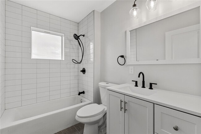 Building Photo - 169 S Union St