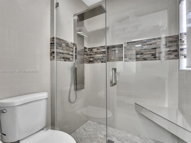 Building Photo - 639 Verona Pl