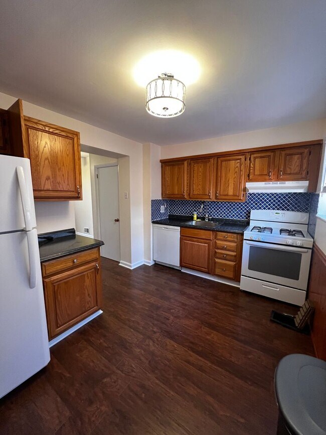 Building Photo - Modern 2 Bed. w/ additional office/small 3rd bedroom Passyunk Square Home w/ W/D, Central Air and...