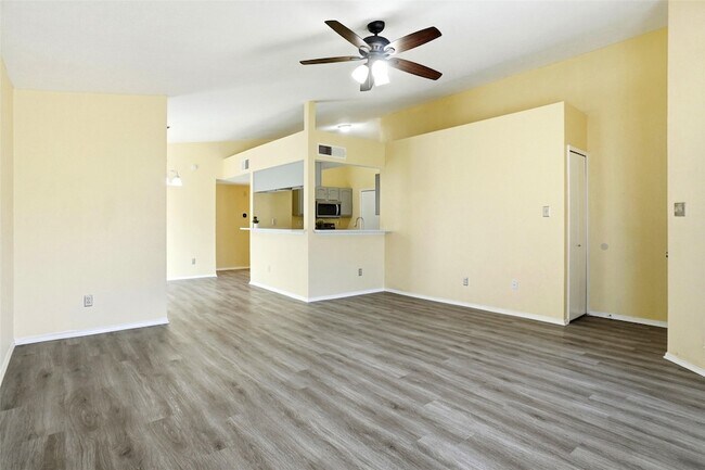 Building Photo - 134 London Ln