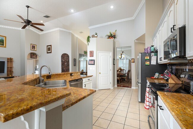 Building Photo - One story beauty in Errol Estates and Loca...