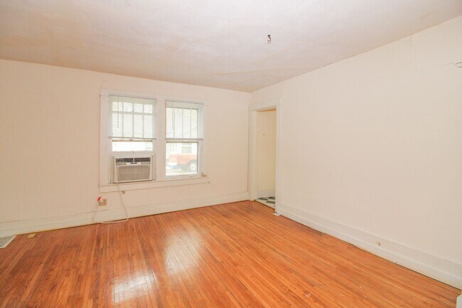 Building Photo - 1721 Cliff Dr