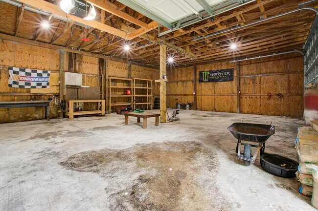 Building Photo - 221 Forest Cir