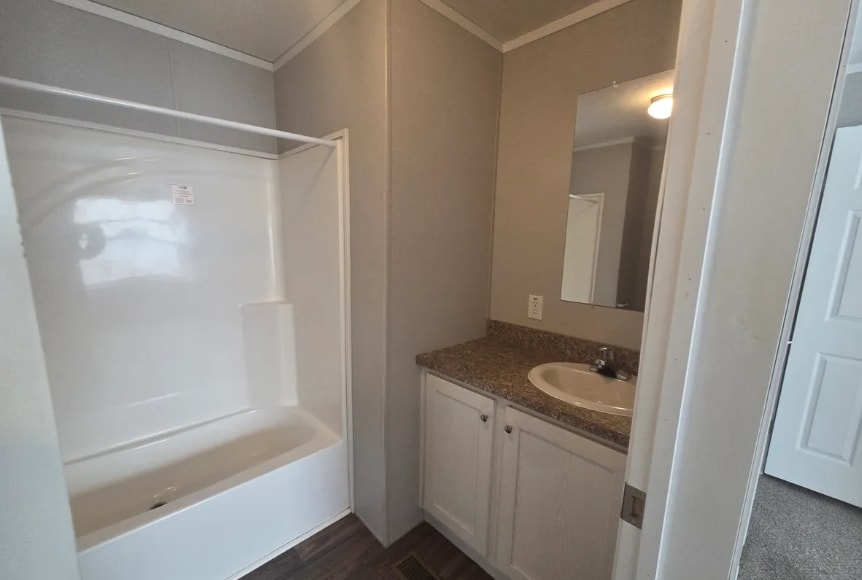 Building Photo - 725 Oak Ln