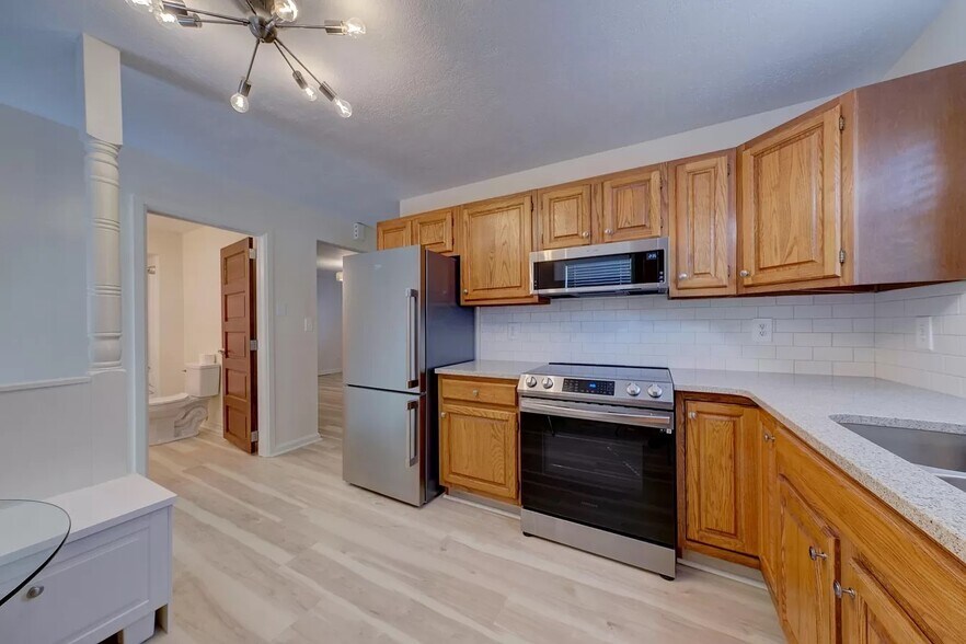 Building Photo - 270 Narrow St