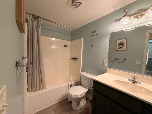 Building Photo - 5712 E Town Dr