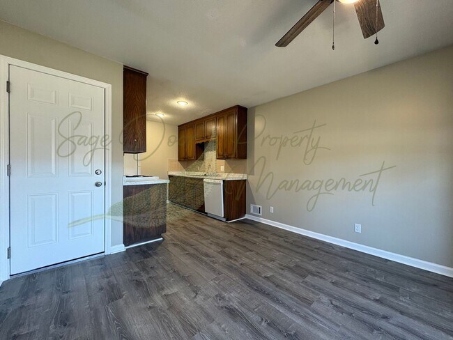 Building Photo - TOWNHOUSE IN BLUE SPRINGS!!!